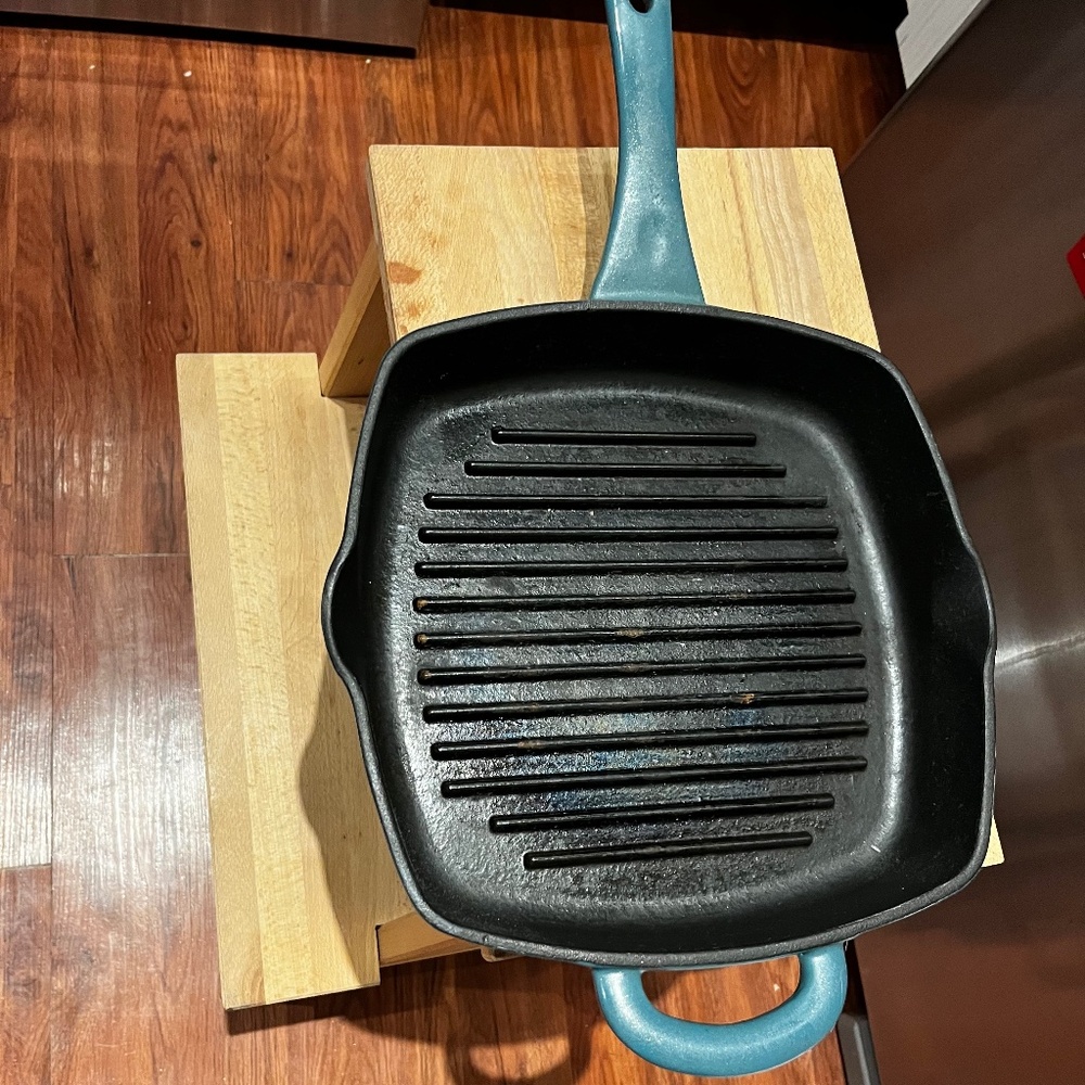 Ayesha Curry 10-Inch Cast Iron Square Grill Pan.